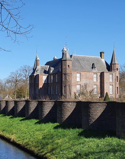 kasteel zuilen vierkant - Hotel Flora Batava